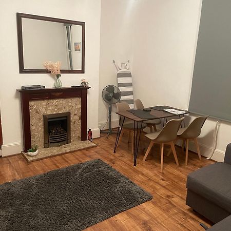 Luxury 1-Bed Apartment With Stunning City Views Perfect For Short Stays In Лондон Екстер'єр фото
