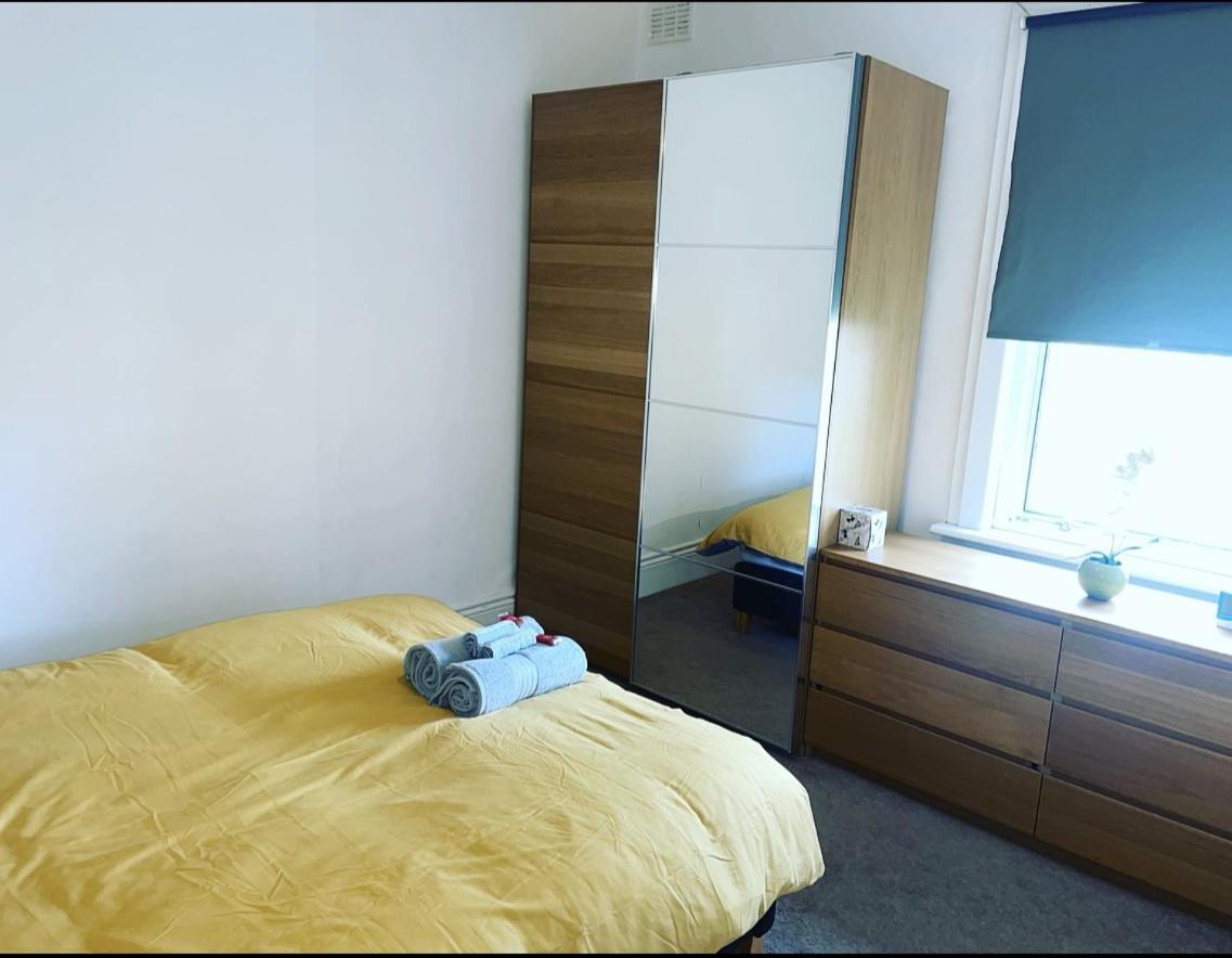 Luxury 1-Bed Apartment With Stunning City Views Perfect For Short Stays In Лондон Екстер'єр фото
