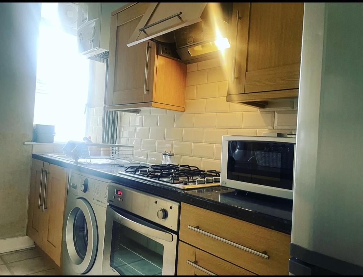 Luxury 1-Bed Apartment With Stunning City Views Perfect For Short Stays In Лондон Екстер'єр фото