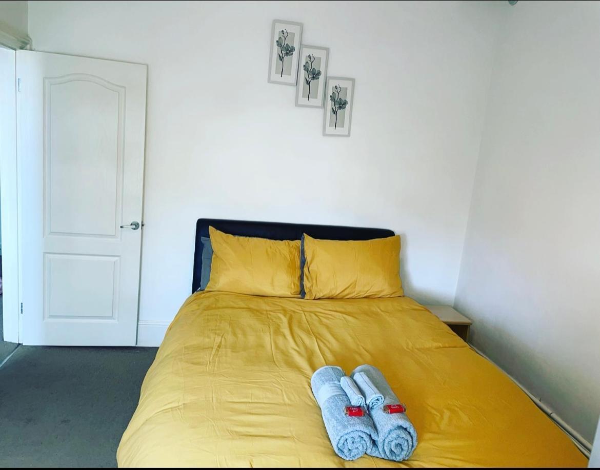 Luxury 1-Bed Apartment With Stunning City Views Perfect For Short Stays In Лондон Екстер'єр фото
