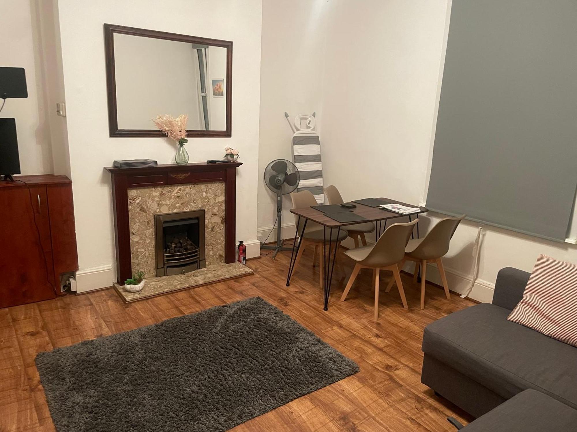 Luxury 1-Bed Apartment With Stunning City Views Perfect For Short Stays In Лондон Екстер'єр фото