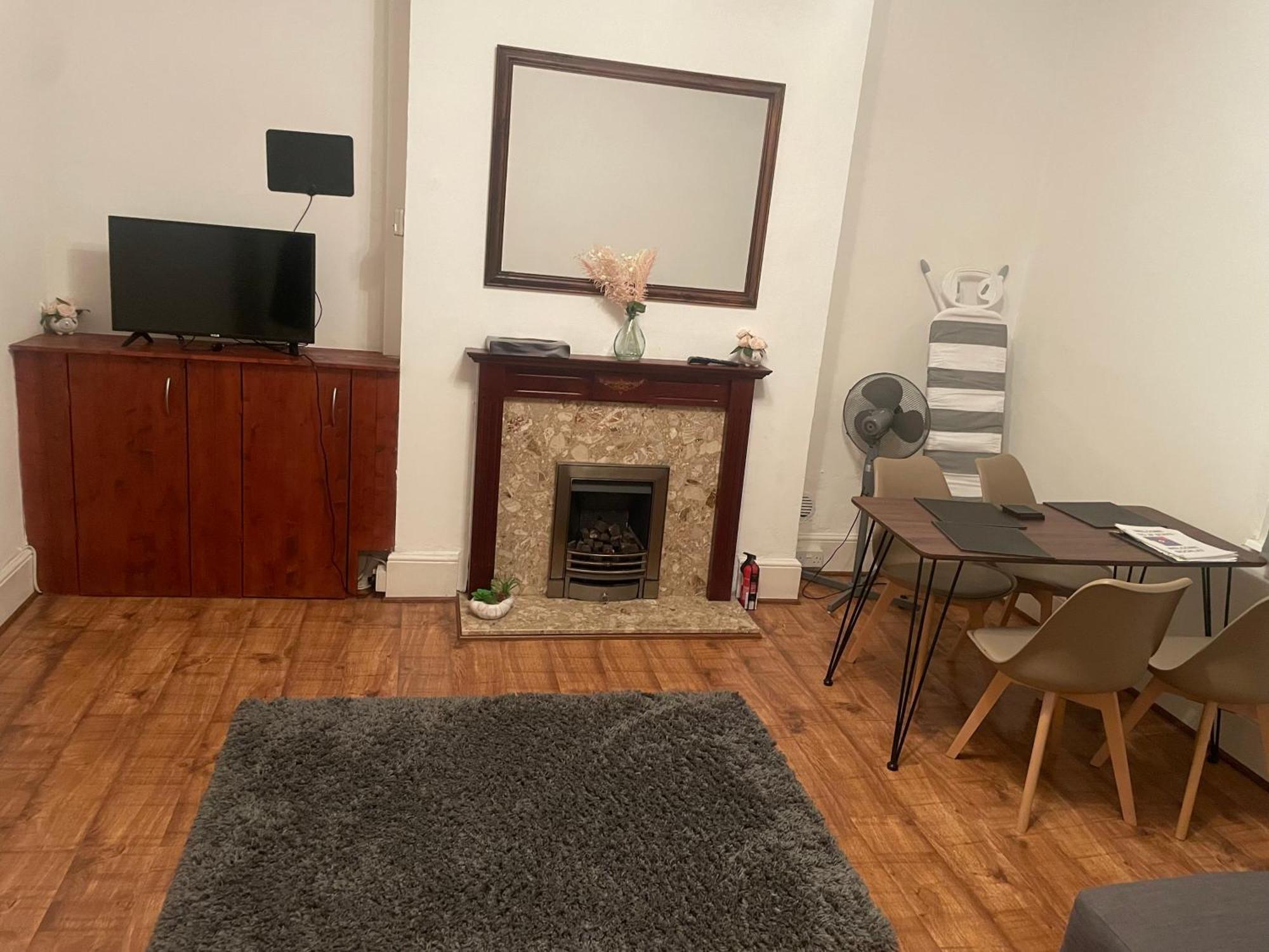 Luxury 1-Bed Apartment With Stunning City Views Perfect For Short Stays In Лондон Екстер'єр фото